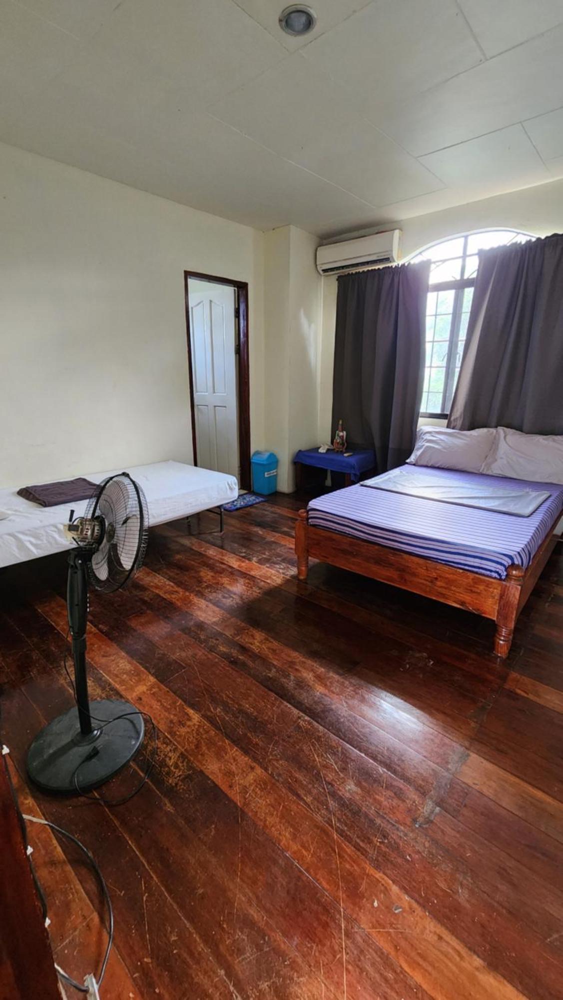 Screaming Gecko Hostel Бусуанга Екстериор снимка