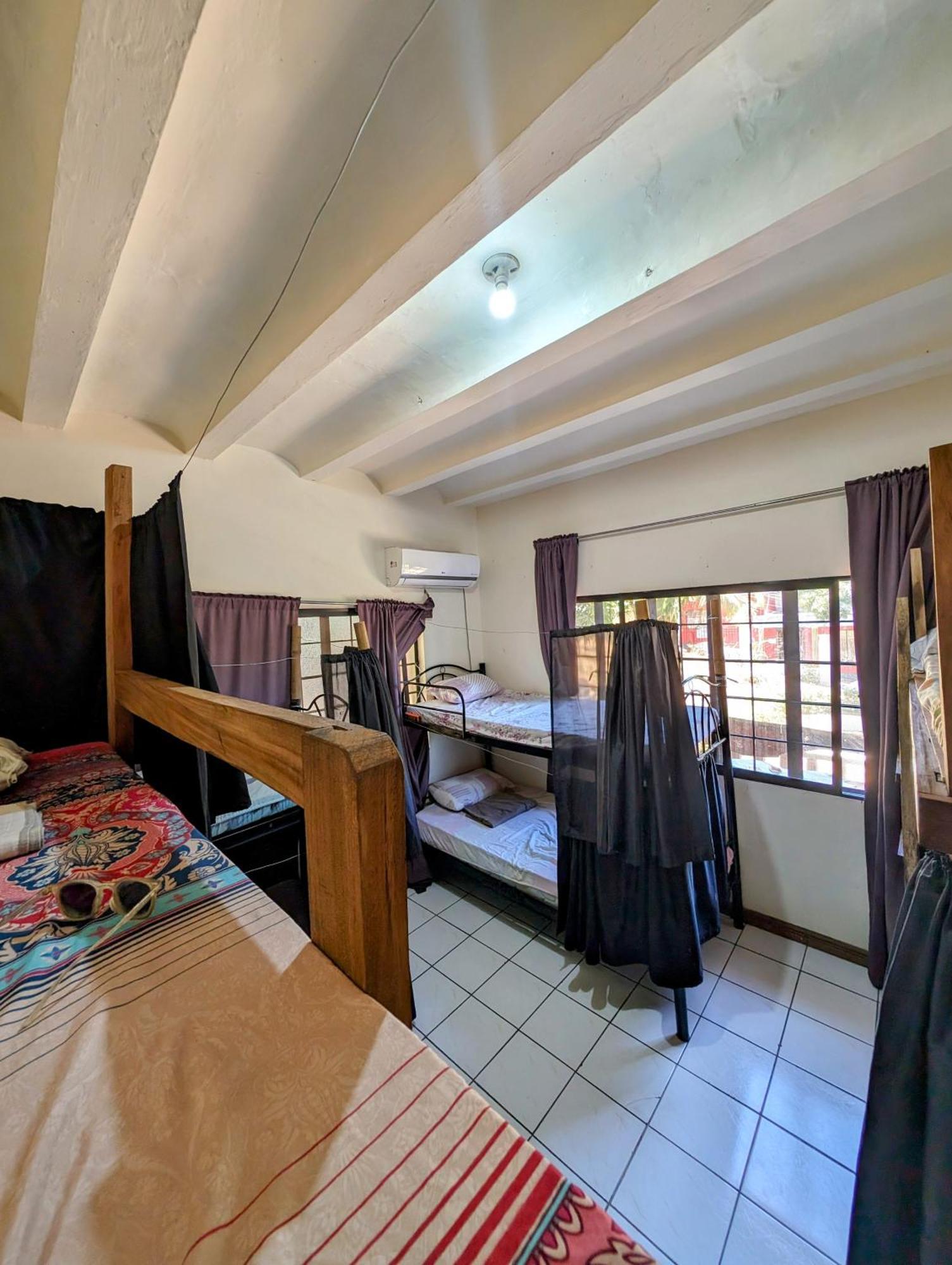 Screaming Gecko Hostel Бусуанга Екстериор снимка