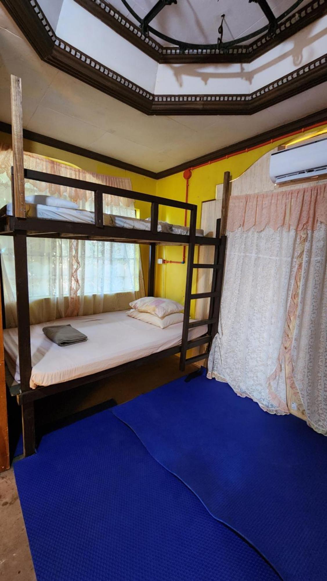 Screaming Gecko Hostel Бусуанга Екстериор снимка